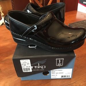 Dansko professional clog black patent 39 W (8.5)